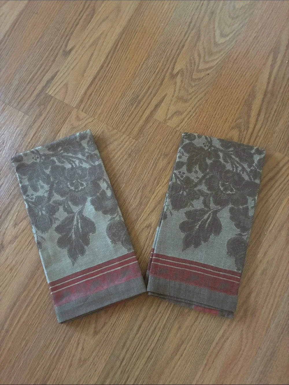 Set of 2 Williams Sonoma jacquard napkins linen blend floral red border NWOT